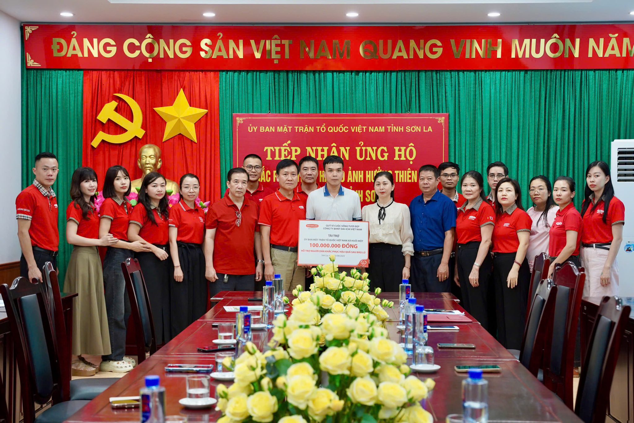 Ngày 15/8/2025, Dai-ichi Life Việt Nam trao tài trợ 100 triệu đồng tiền mặt cho Ủy ban Mặt trận Tổ quốc Việt Nam Xã Huổi Một nhằm hỗ trợ 100 hộ dân bị ảnh hưởng bởi bão lũ trên địa bàn Xã Huổi Một, Tỉnh Sơn La